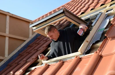 Pose de fenêtres de toit Velux à Illifaut